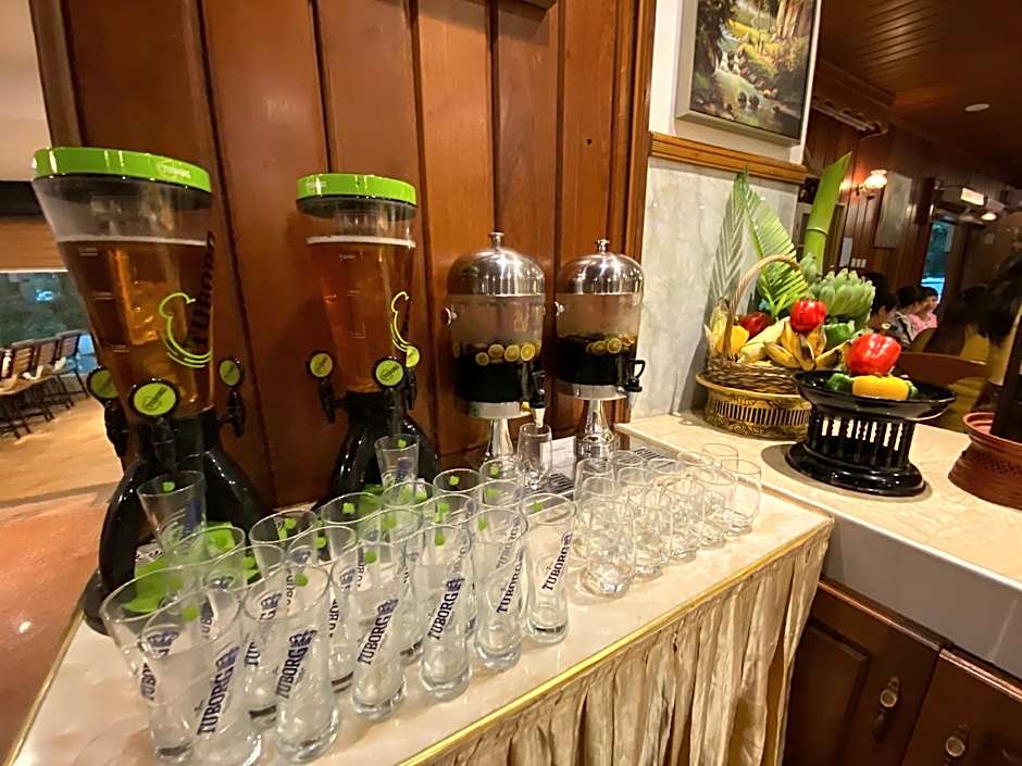 E-outfitting Golden Country Hotel