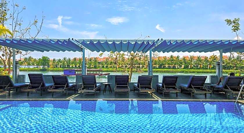 Riverside White House Hotel