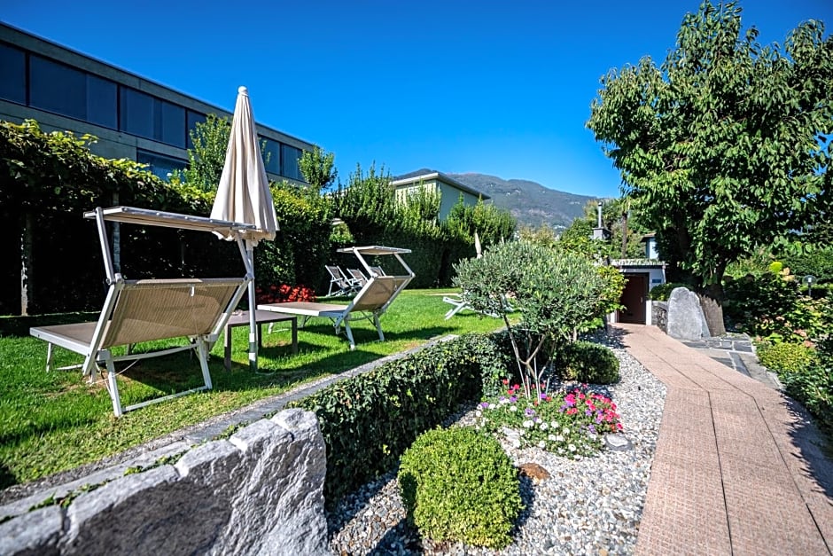 Ascona Lodge, Pool & Garden Retreat