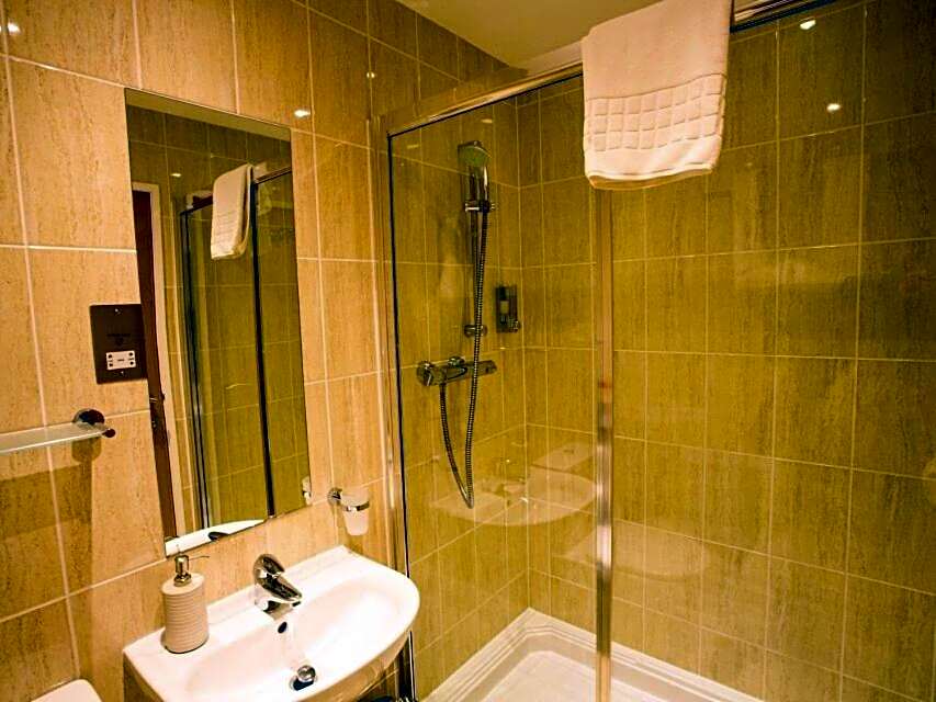 Bath House Hotel & Restaurant