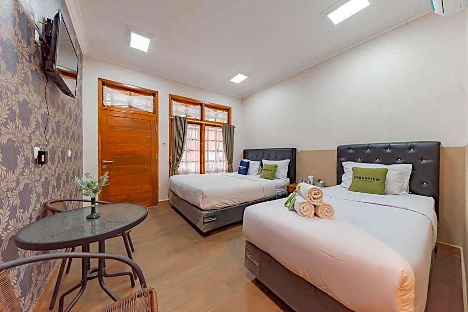 Urbanview Hotel Villa Surya Bandung