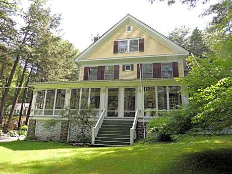 Brookview Manor Inn