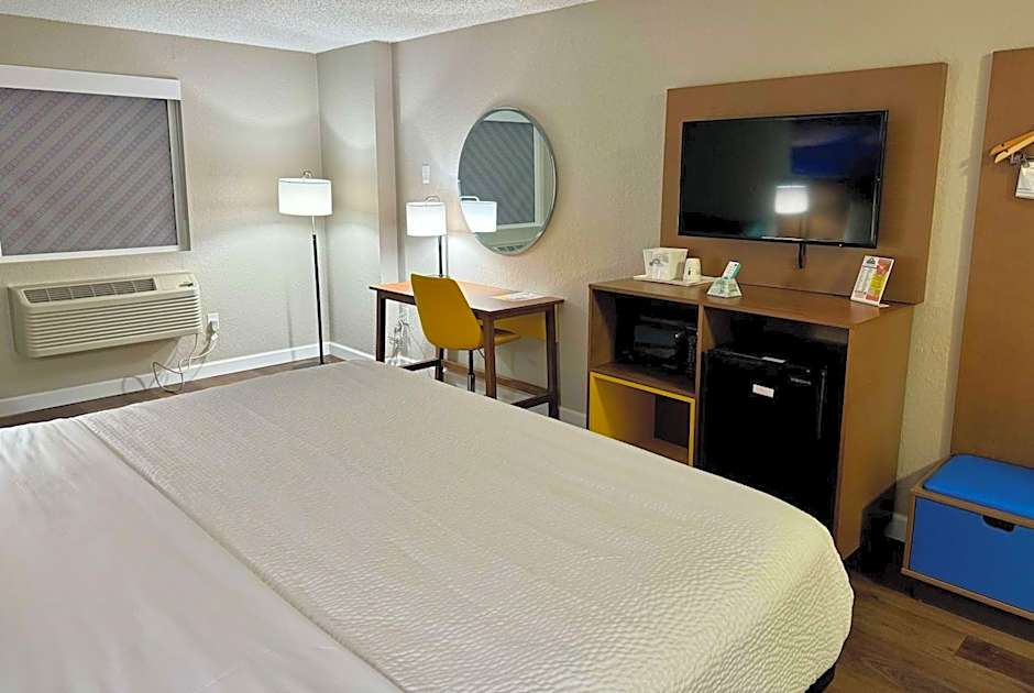 Days Inn by Wyndham Sarasota I-75