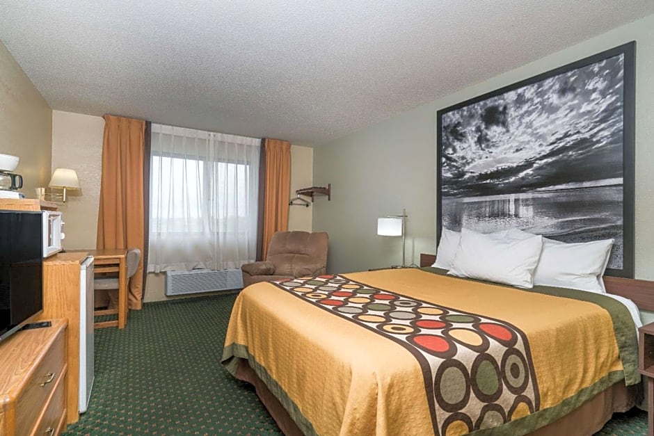 Super 8 by Wyndham Alexandria MN