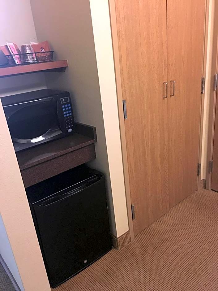 AmericInn by Wyndham Monmouth