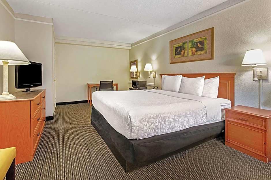 La Quinta Inn & Suites by Wyndham Tampa Bay Pinellas Park Clearw