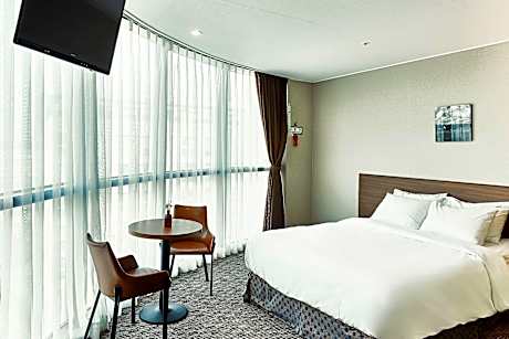 Corner Double Room