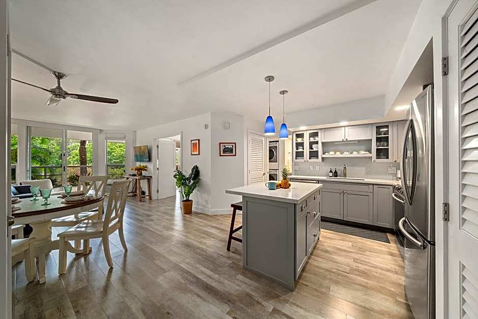 Renovated Condo - 3 Min Walk to Toes in the Sand!