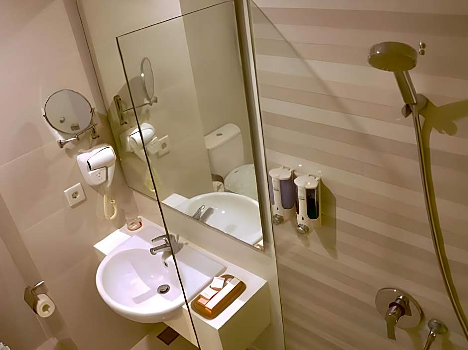 Everbright Ambon Hotel