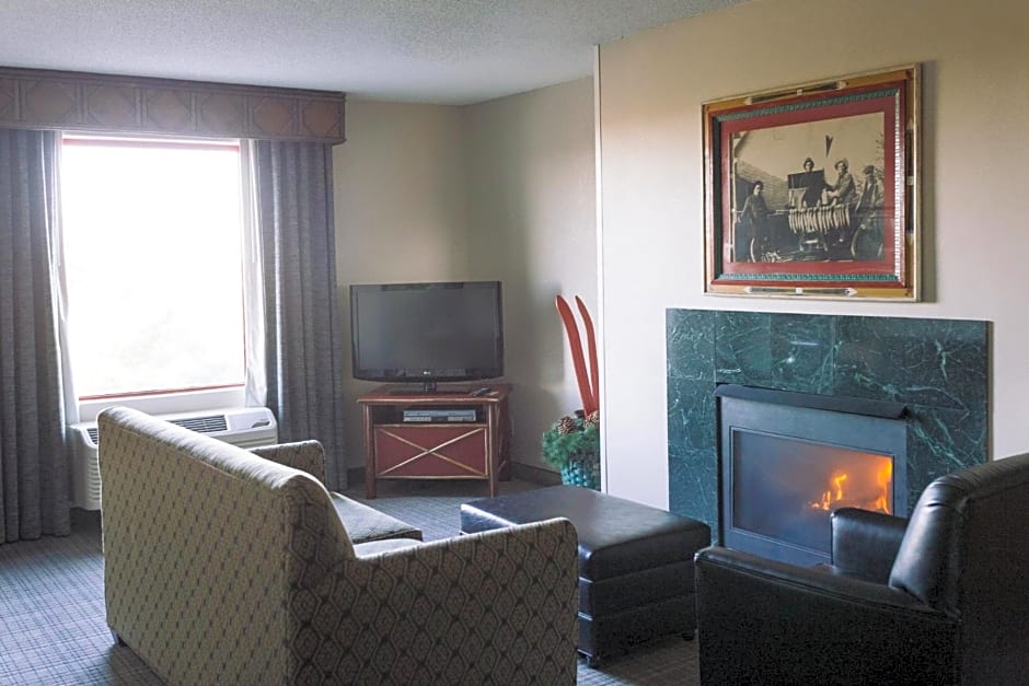 Wildwood Lodge & Suites