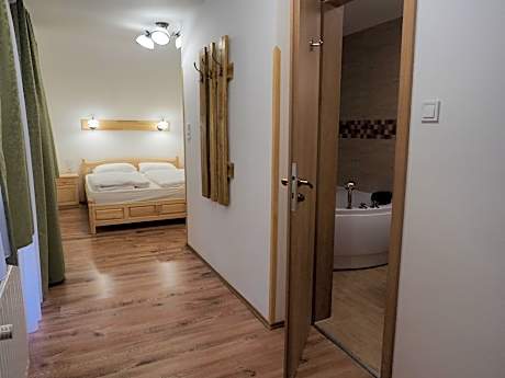 Queen Room with Spa Bath