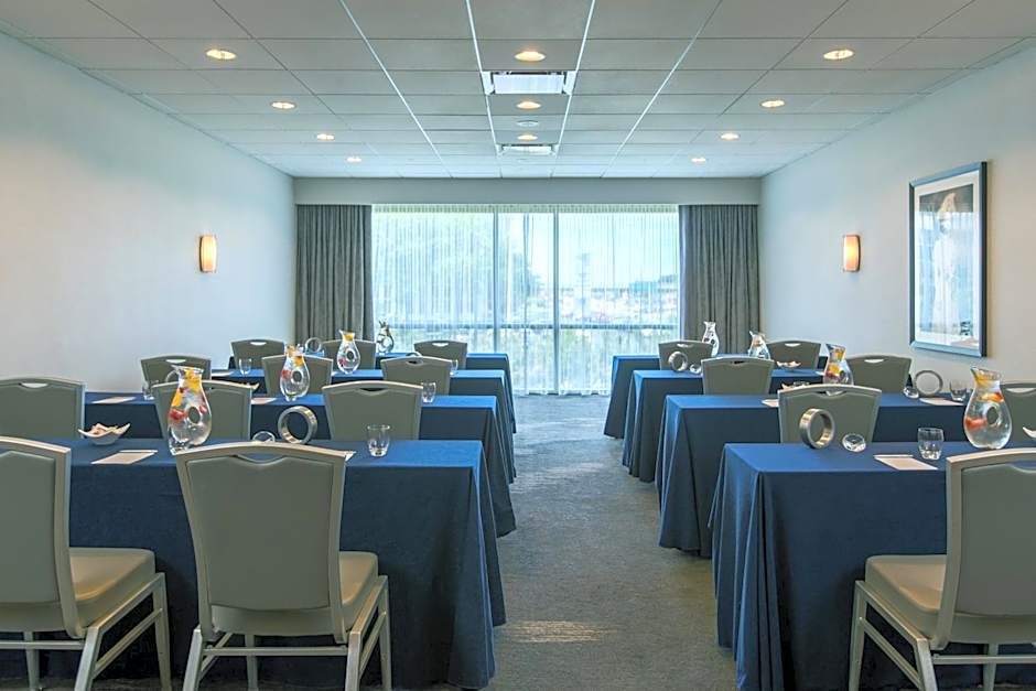 Renaissance Chicago O'Hare Suites Hotel