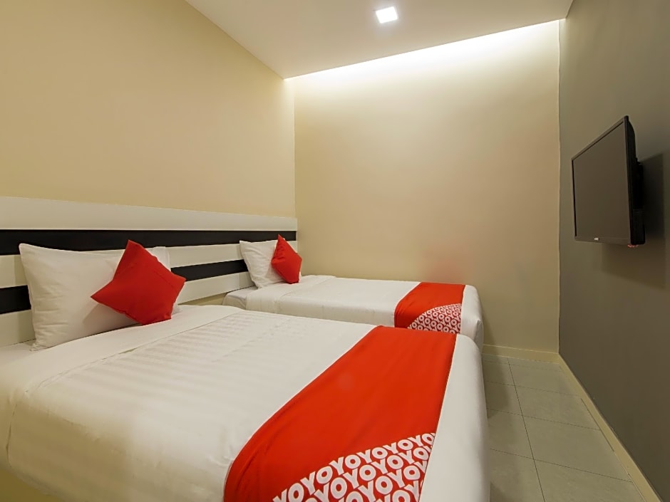 SUPER OYO 1145 Lea Guest House & Cafe