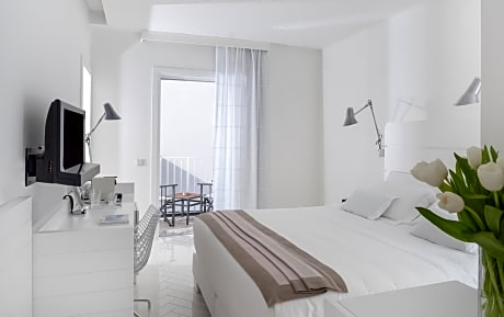 Classic Double or Twin Room with Partial Sea View