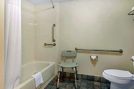 1 Queen Bed, No Smoking, Accessible Room