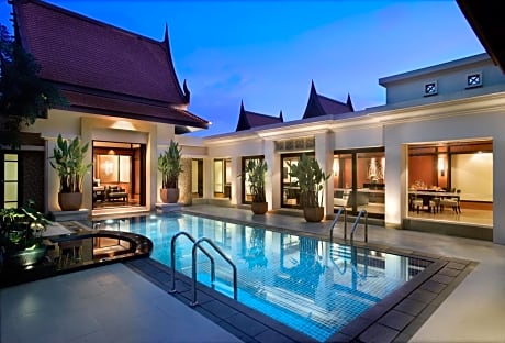 GRAND TWO-BEDROOM POOL