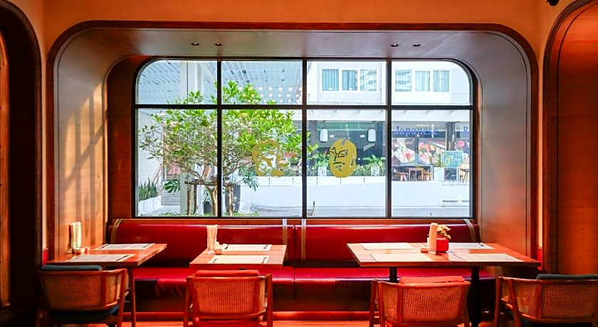 Novotel Living Bangkok Sukhumvit Legacy