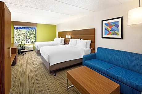 Suite with Bath Tub - Hearing Accessible/Non-Smoking