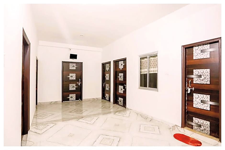 Goroomgo Shiv Ganga Guest House varanasi