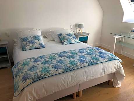 Queen Room with Garden View