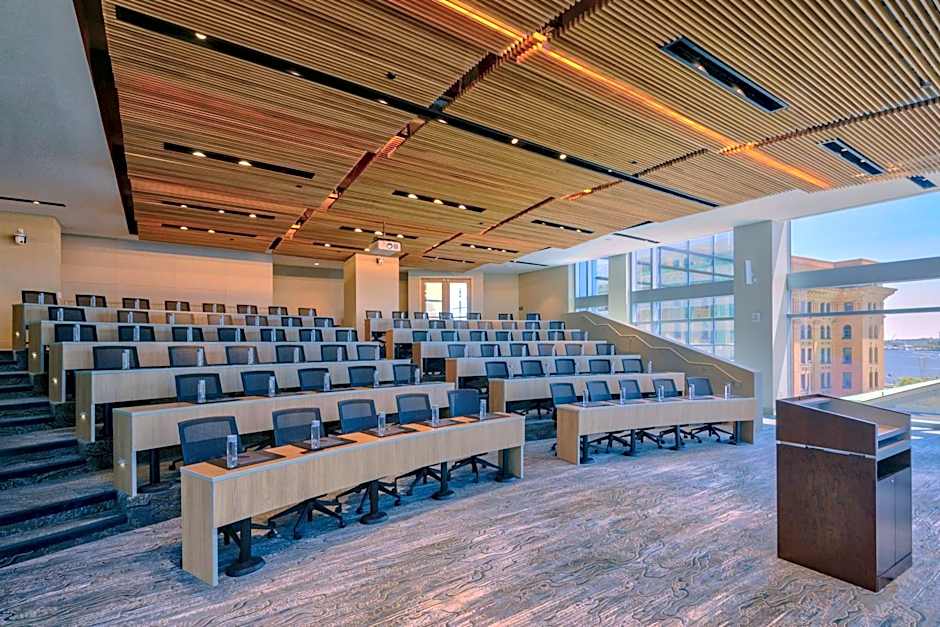 Hilton Norfolk The Main