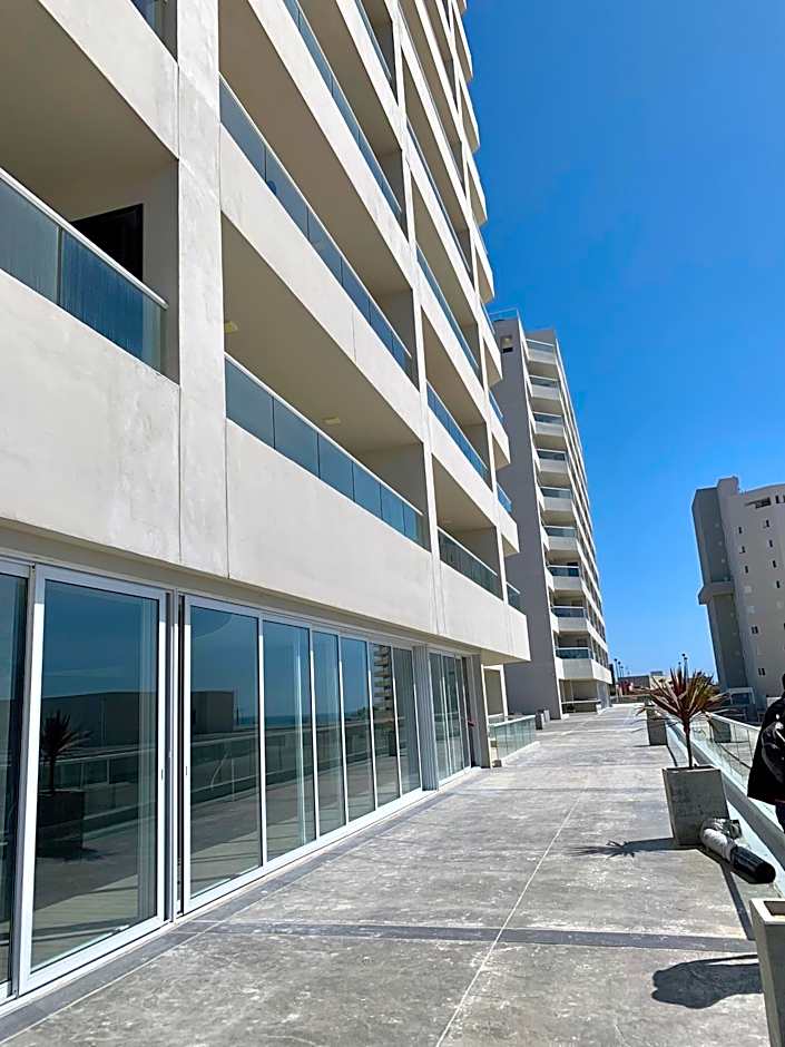 La Jolla Excellence, Exclusive Front Beach!