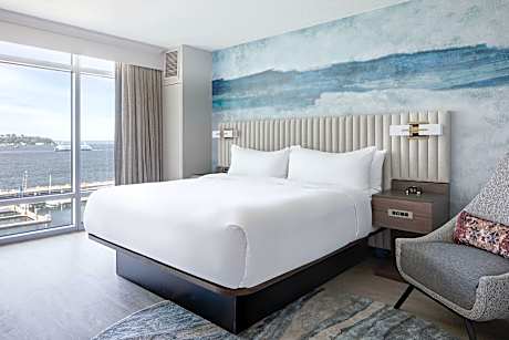 Larger Guest Room, 1 King, Water View, Corner Room
