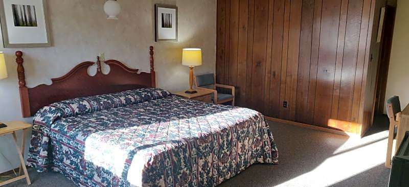 Love Hotels Tomahawk by OYO at Lake Mohawksin WI