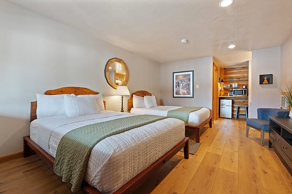 Duck Creek Village Inn