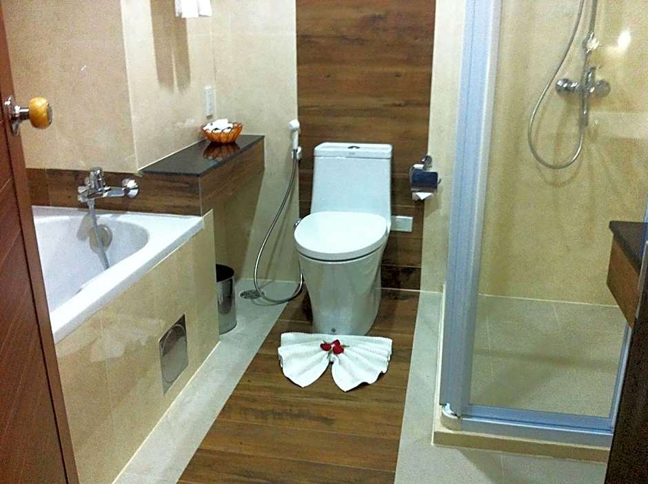 Mayflower Grande Hotel