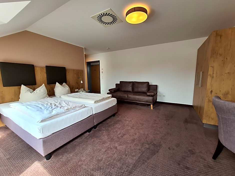 Hotel am Hachinger Bach by Blattl