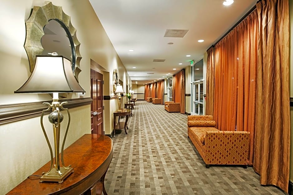 Holiday Inn Hotel & Suites Beaufort at Highway 21, an IHG Hotel