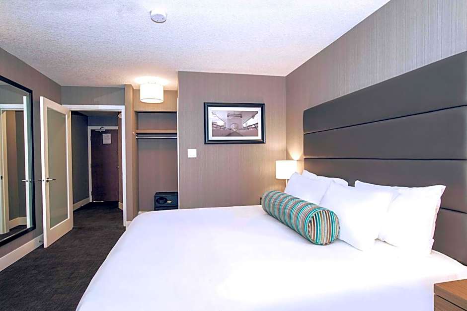 Sandman Signature Calgary Downtown Hotel