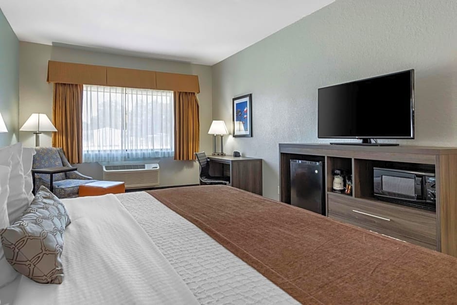 Best Western Plus Victoria Inn & Suites
