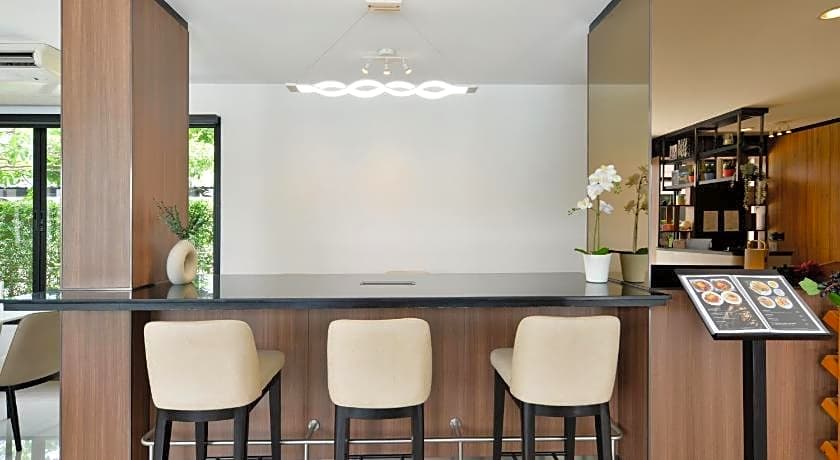 Gate43 Airport Hotel