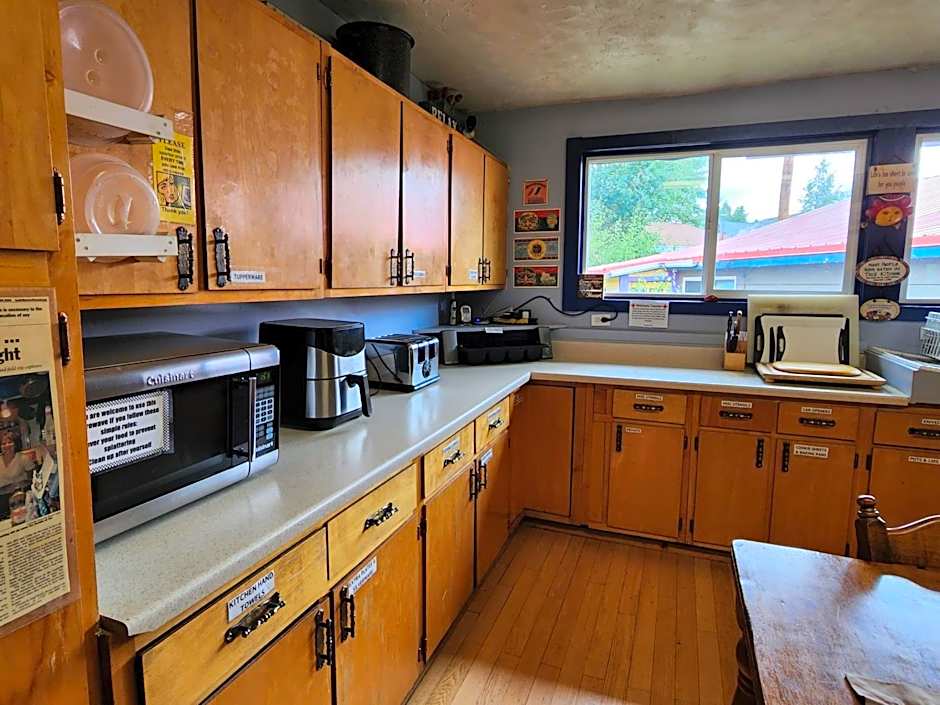 Inn the Clouds Hostel & Inn