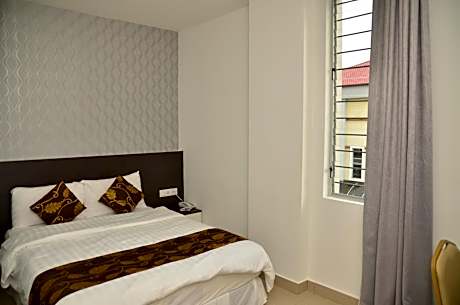 Deluxe Queen Room with Window