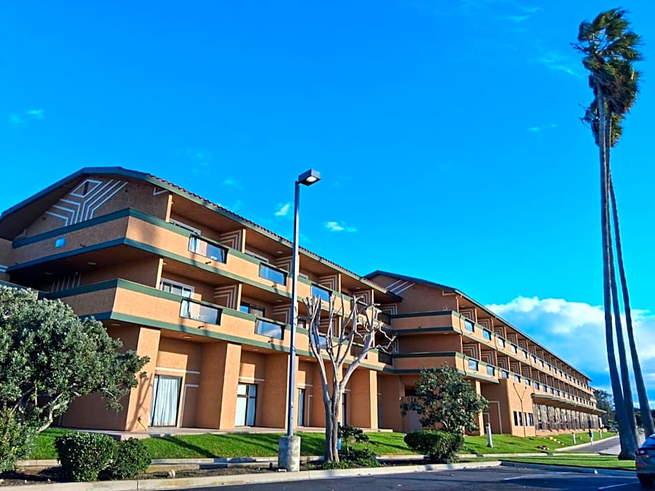 Holiday Inn Express Hotel & Suites Ventura Harbor By IHG
