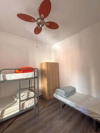 Basic Triple Room with Shared Bathroom