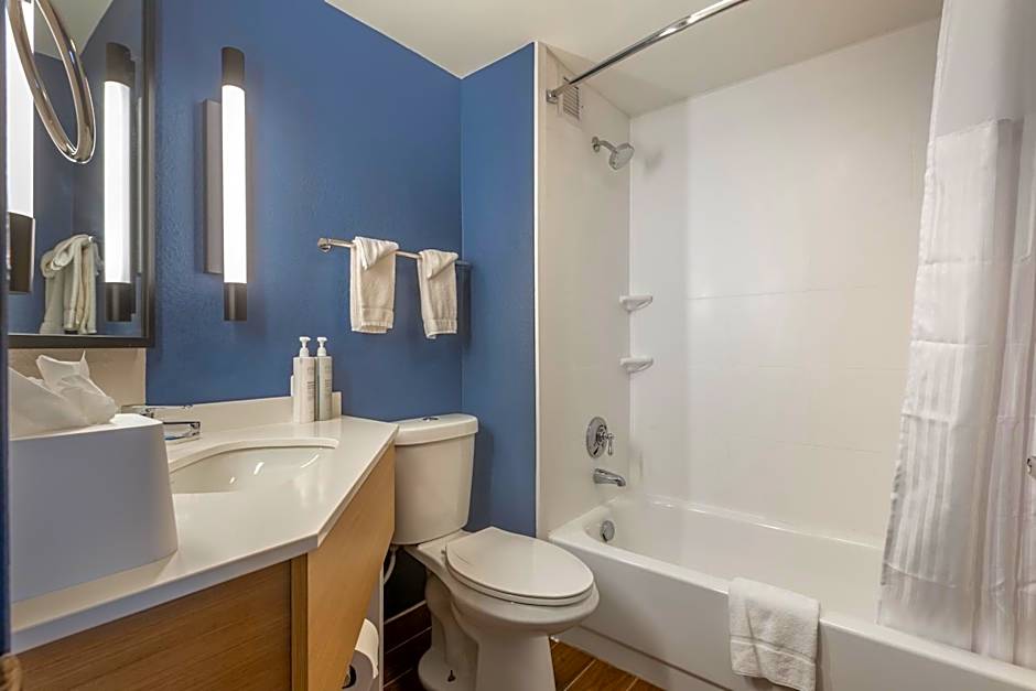 Spark by Hilton Atlanta Airport South College Park