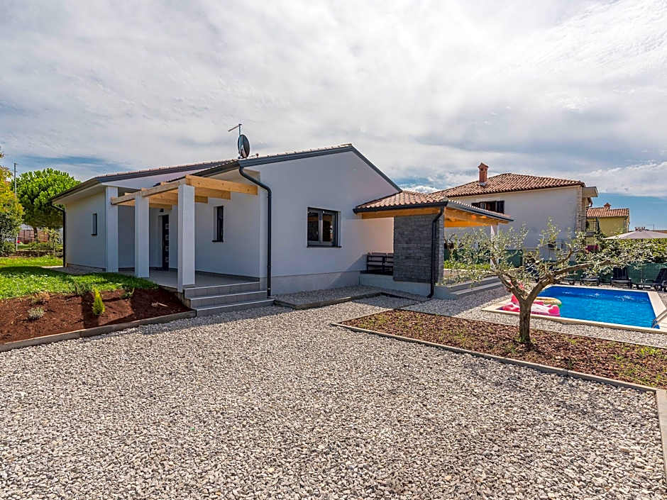 Villa in Novigrad with Private Pool and Beach