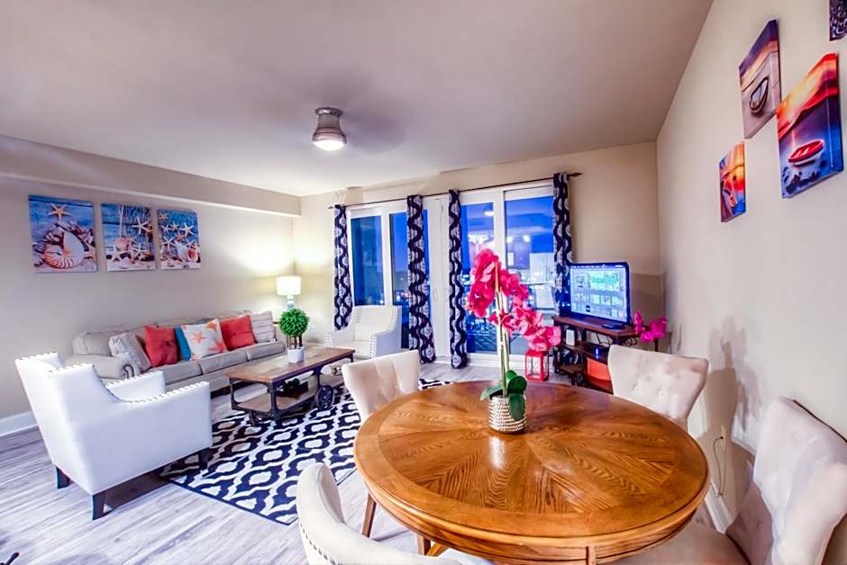 Laketown Wharf 1035 By Aneliya