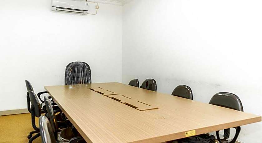 RedDoorz Plus Syariah near Java Supermall Semarang 2