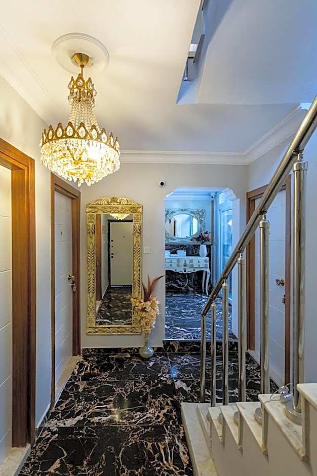 8 Rooms House