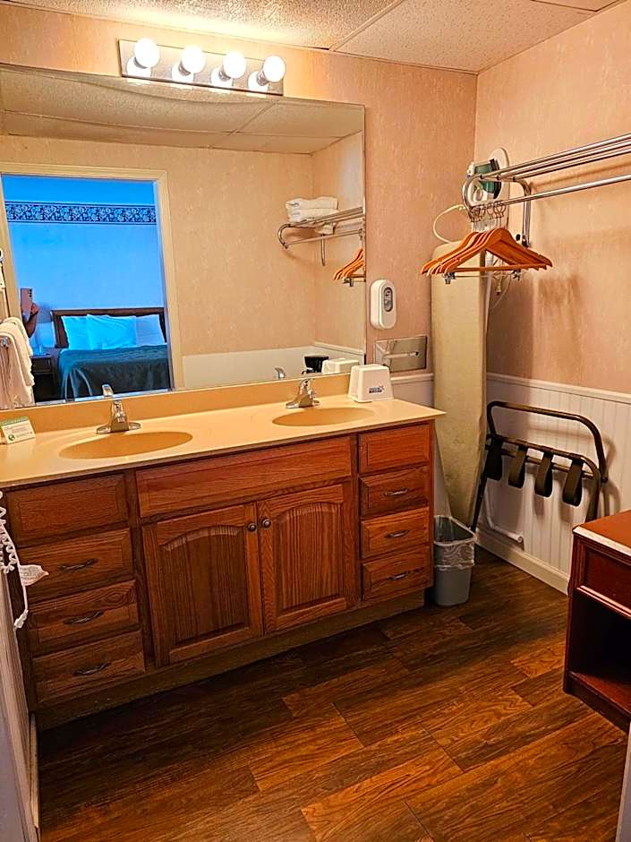 Travelodge by Wyndham Mackinaw City