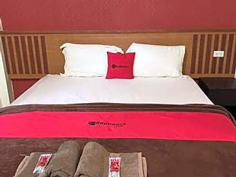 RedDoorz Plus Syariah @ Jalan Syiah Kuala Banda Aceh