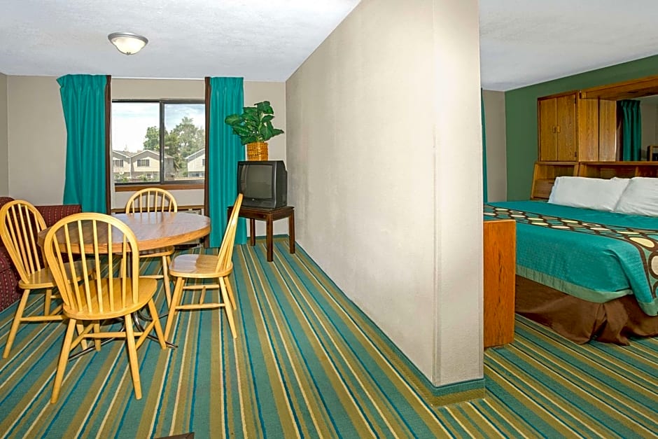 Super 8 by Wyndham Denver Stapleton