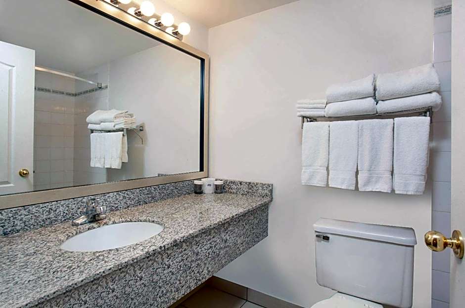 Ramada by Wyndham Red Deer Hotel and Suites