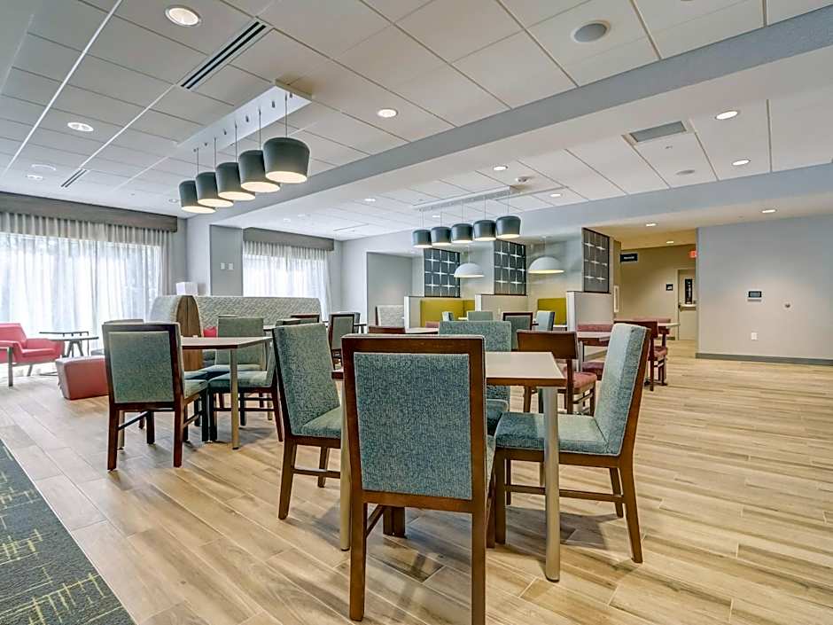 Hampton Inn & Suites Cincinnati Midtown Rookwood