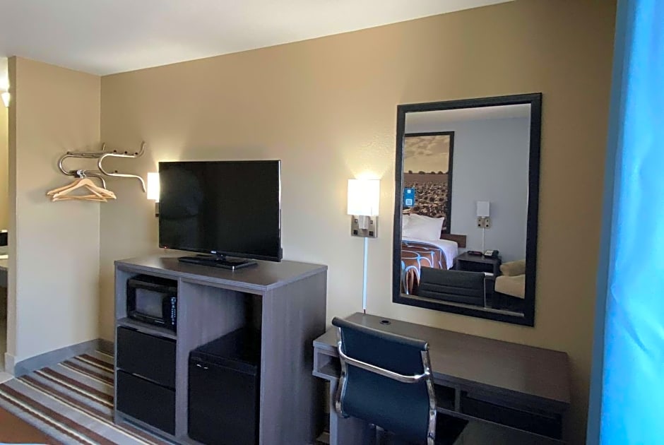Super 8 by Wyndham Independence KS